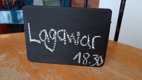 Tischreservierungsschild mit der Aufschrift "Lagawar 18.30"